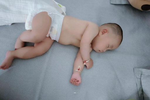 老河口宝宝多久会抬头 老河口宝宝多久会抬头